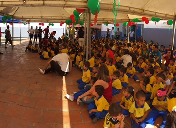 PIÑATA NAVIDEÑA DE LA FUNDACIÓN ESTRUCTURAR